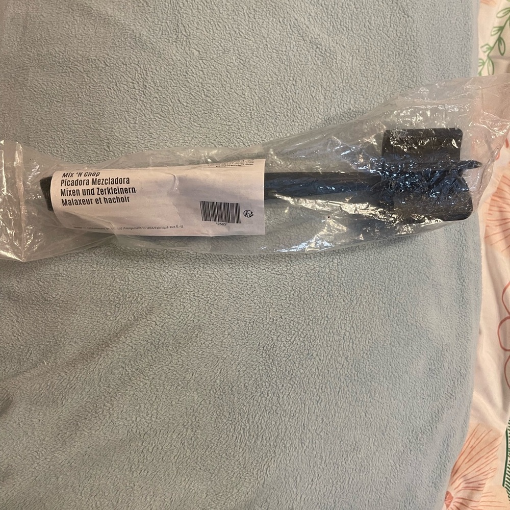 Pampered Chef ! New in package. Mix N' Chop Black Kitchen Tool